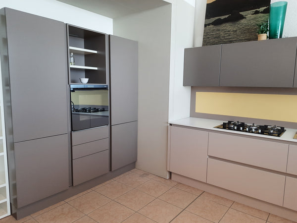 Cucina di Alta Cucine modello Lounge completa di elettrodomestici