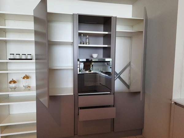 Cucina di Alta Cucine modello Lounge completa di elettrodomestici