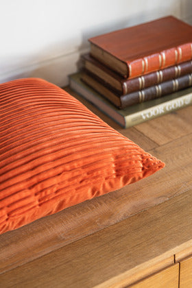 Cuscino arancione con righe